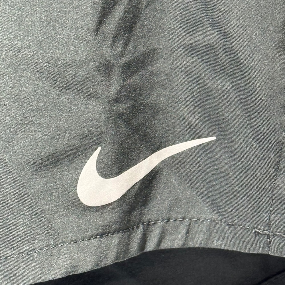 Nike Dri-FIT Running Athletic Shorts Zipper Pocket Reflective Details‎ L